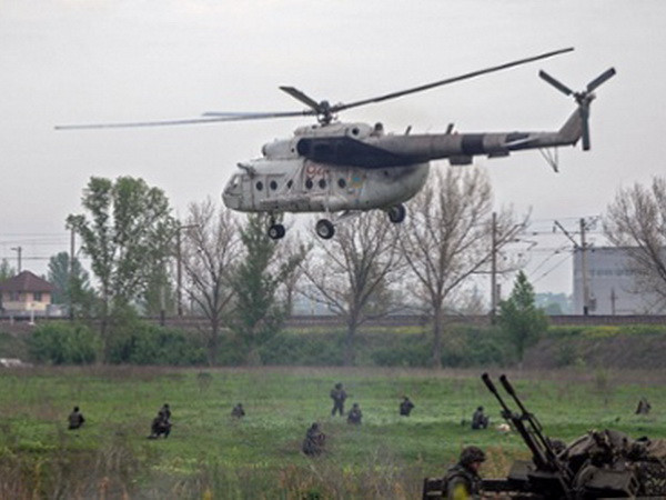 Quân nổi dậy Ukraine bắn trực thăng cứu thương của chính phủ ảnh 1