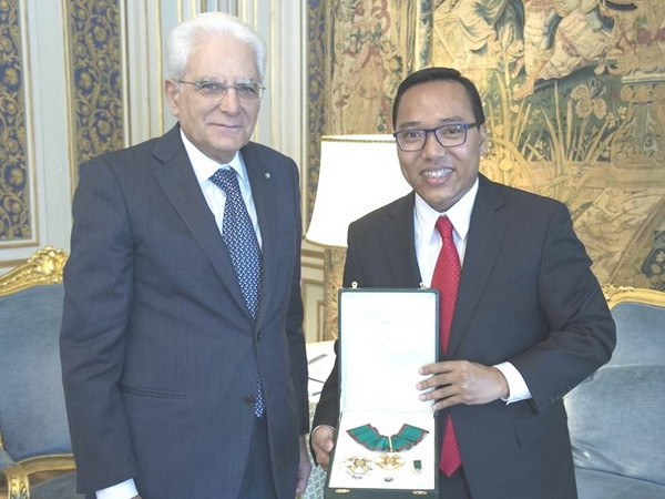 Đại sứ Việt Nam nhận huân chương cao quý nhất của Nhà nước Italy ảnh 1