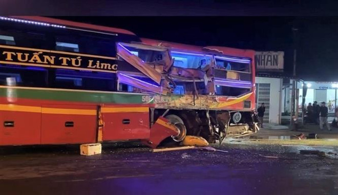 Quảng Ngãi: Va chạm xe khách với xe tải, 1 hành khách tử vong ảnh 2