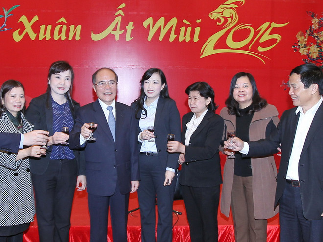 Chủ tịch Quốc hội chúc Tết đại biểu, nhân viên Văn phòng Quốc hội ảnh 1