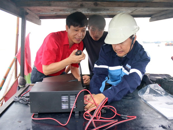 100 triệu đồng hỗ trợ ngư dân gặp nạn trên biển Hoàng Sa, Trường Sa ảnh 1