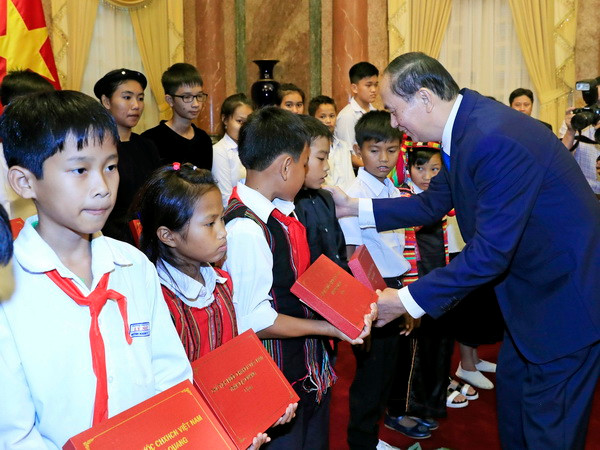 Chủ tịch nước gặp mặt đại biểu chương trình ''Chia sẻ cùng thầy cô'' ảnh 2