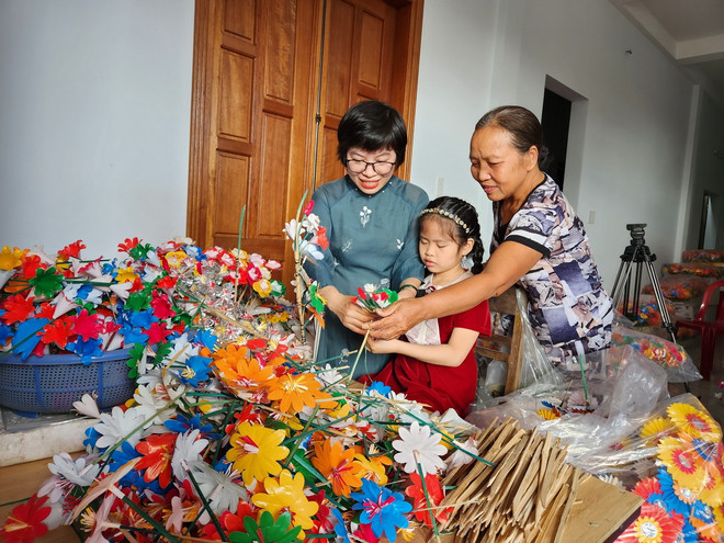 ttxvn_0702_hoa giay thanh tien (2).jpg