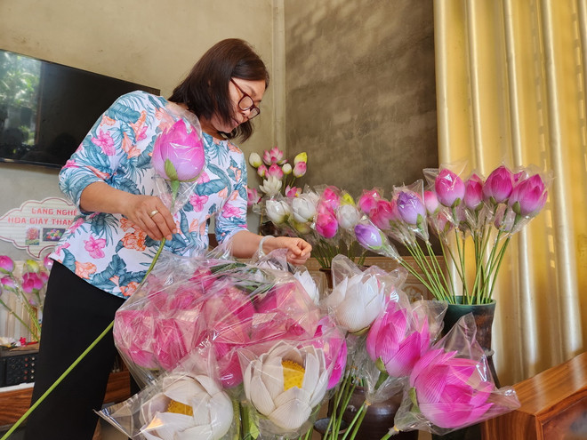 ttxvn_0702_hoa giay thanh tien (3).jpg