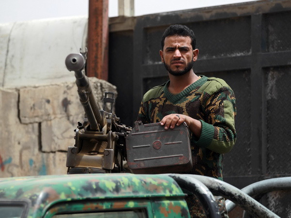 Phiến quân Hồi giáo dòng Shi'ite chiếm thành phố gần thủ đô Yemen ảnh 1