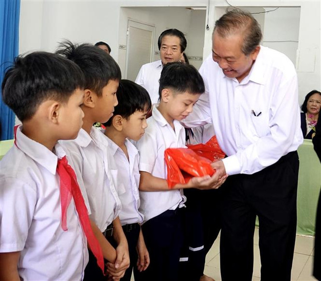 Phó Thủ tướng Trương Hòa Bình thăm trung tâm nuôi dạy trẻ khuyết tật ảnh 1