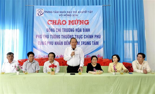 Phó Thủ tướng Trương Hòa Bình thăm trung tâm nuôi dạy trẻ khuyết tật ảnh 2