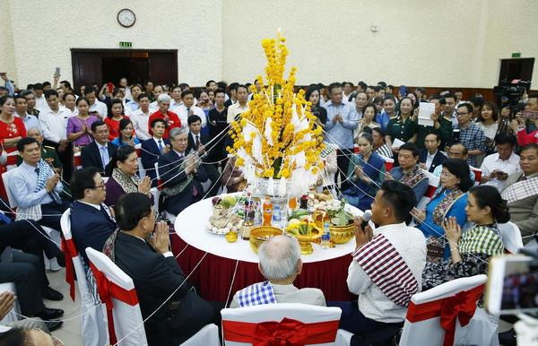 Đại sứ quán Lào tổ chức đón Tết cổ truyền Bunpimay năm 2019 tại Hà Nội ảnh 1