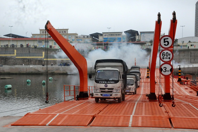 Quảng Ninh thông quan hàng hóa qua lối mở cầu phao km3+4 Hải Yên ảnh 1