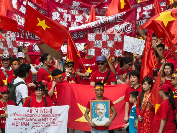 Người Việt tại Hong Kong biểu tình, viết huyết thư phản đối Trung Quốc ảnh 1