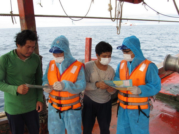 Cảnh sát biển luôn đồng hành với ngư dân tỉnh Quảng Ngãi ảnh 2