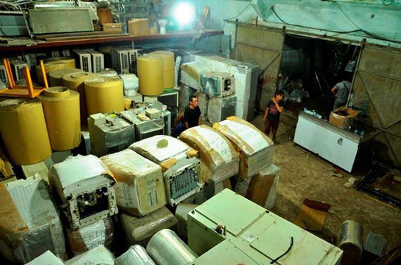 Vụ buôn lậu 1.282 container máy móc cũ: Đã khởi tố 19 bị can ảnh 1