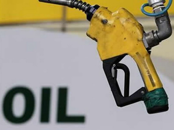 Giá dầu Brent rơi xuống mức thấp nhất trong 13 tháng qua ảnh 1