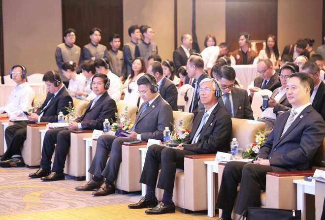 Các đại biểu tham dự Hội nghị xúc tiến hợp tác hành lang thương mại đường bộ-đường biển quốc tế mới Trùng Khánh của Trung Quốc và TP Hồ Chí Minh của Việt Nam. (Ảnh: Xuân Anh/TTXVN) ttxvn_trung khanh-tp ho chi minh.jpg
