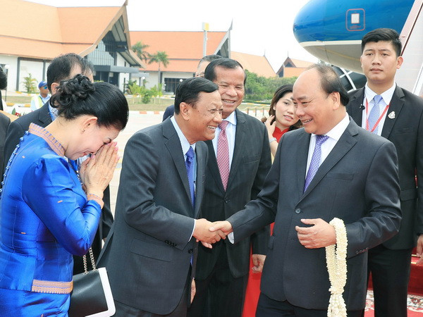 Thủ tướng bắt đầu chương trình dự Hội nghị cấp cao Ủy hội sông Mekong ảnh 1