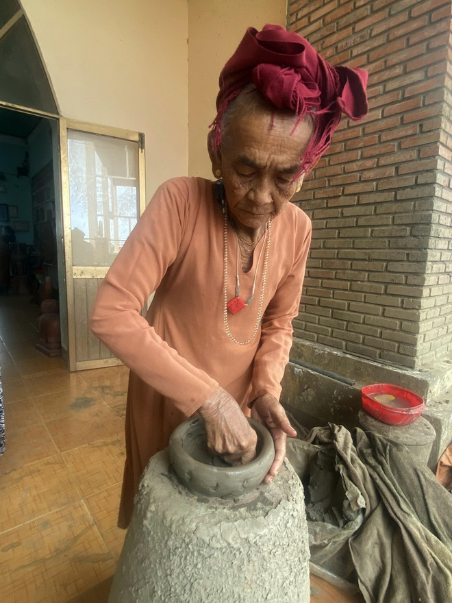 ttxvn_gom bau Truc1.jpg