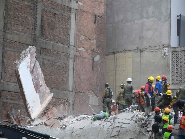 Động đất tại Mexico: Hơn 50 người vẫn mắc kẹt trong các tòa nhà bị sập ảnh 1