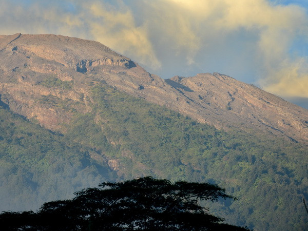 Indonesia sơ tán hàng nghìn người ở đảo Bali do hoạt động của núi lửa ảnh 1
