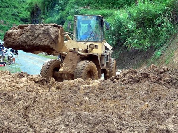 Lai Châu: Các tuyến đường sạt lở do mưa lũ được khơi thông ảnh 1