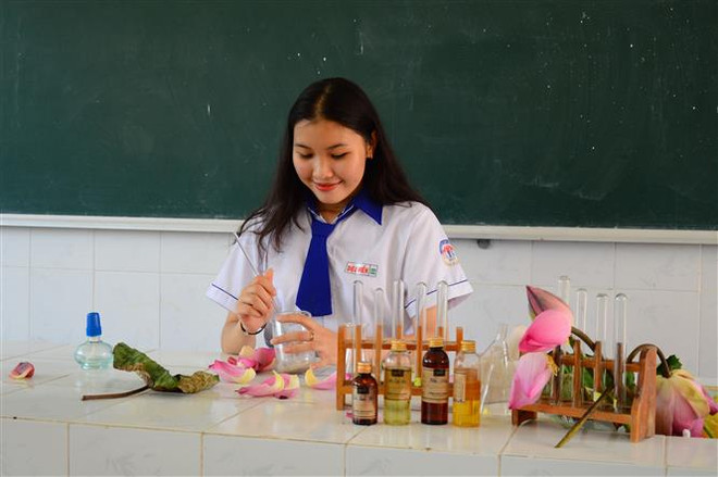 Độc đáo son môi từ hoa sen của cô nữ sinh Đồng Tháp ảnh 2