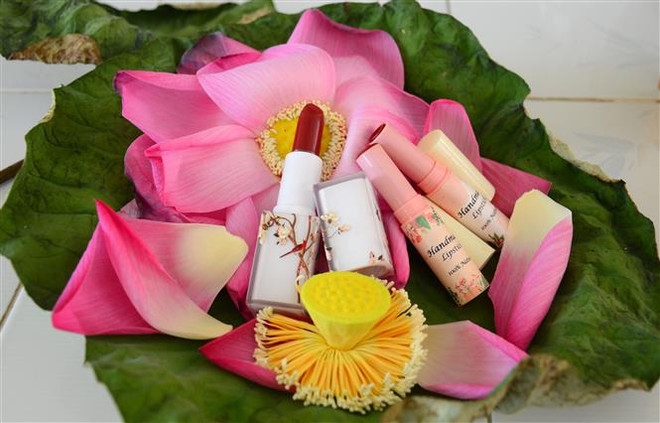 Độc đáo son môi từ hoa sen của cô nữ sinh Đồng Tháp ảnh 1