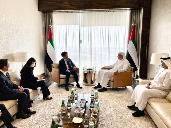 Trưởng phái đoàn Hàn Quốc Chang Je-won gặp Tổng thống UAE Sheikh Mohamed bin Zayed Al Nahyan. (Nguồn: Yonhap) Tân tổng thống Hàn Quốc cử phái đoàn gặp gỡ lãnh đạo mới của UAE ảnh 1