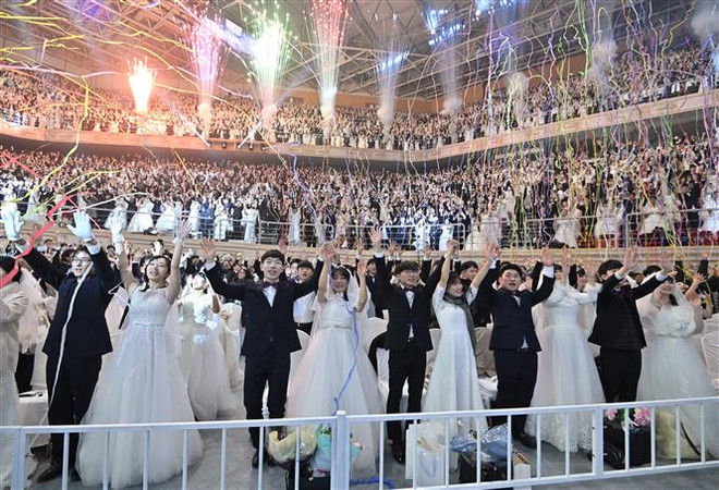 Ấm áp đám cưới tập thể tại Hàn Quốc thời ''bão'' nCoV ảnh 1