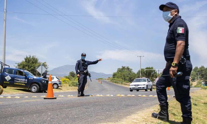 Cảnh sát Mexico làm nhiệm vụ tại bang Michoacán. (Nguồn: AFP) Mexico ghi nhận ngày đẫm máu nhất trong năm 2020 ảnh 1