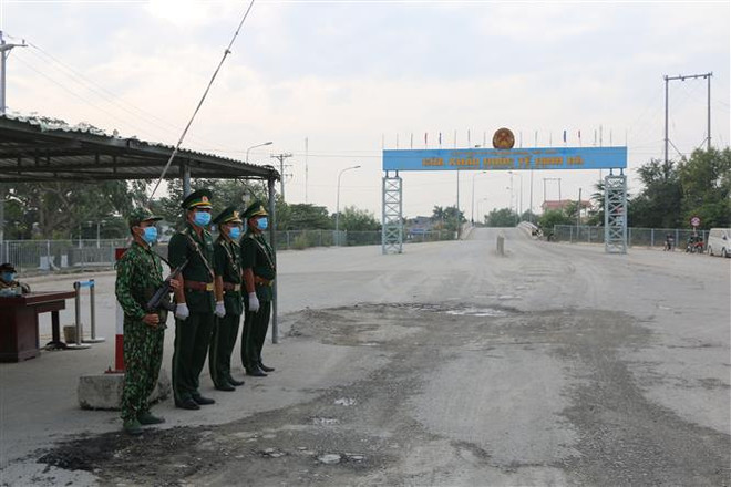 Đồng Tháp cho học sinh khu vực biên giới nghỉ học để phòng chống dịch ảnh 1