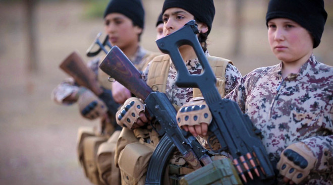 "Đạo quân trẻ mồ côi" của IS tung video dọa báo thù gây sốc ảnh 2