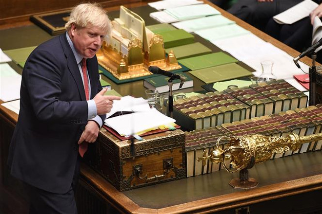 Thủ tướng Anh Boris Johnson tại cuộc họp Quốc hội ở London. (Ảnh: AFP/TTXVN) Chính phủ Bảo thủ của nước Anh ngày càng thiên tả ảnh 1