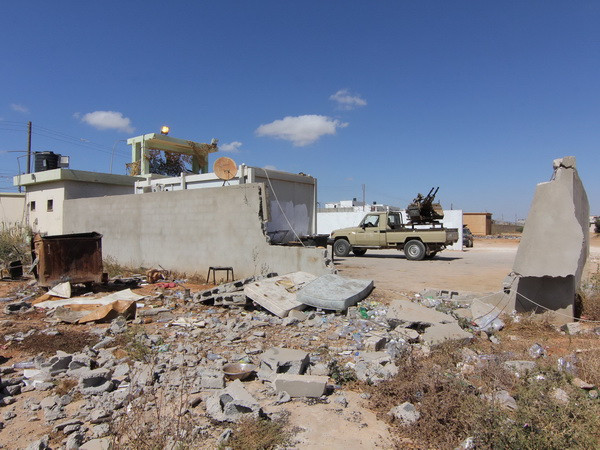 Bạo lực tại Libya leo thang khiến người ta lo ngại về nguồn cung dầu. (Nguồn: THX/TTXVN) Giá dầu tăng cao do bạo lực leo thang tại Libya ảnh 1