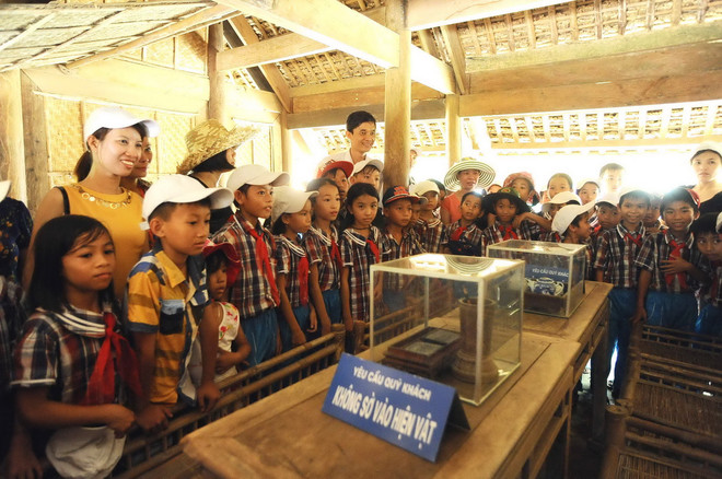 [Photo] Lượng khách du lịch đến Nghệ An tăng cao dịp 19/5 ảnh 1