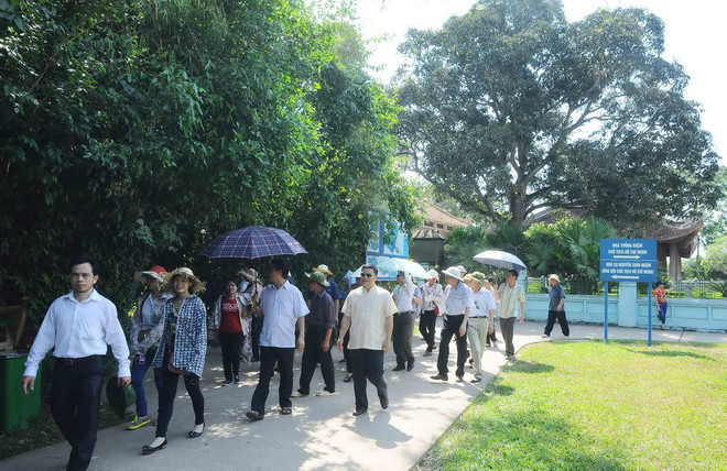 [Photo] Lượng khách du lịch đến Nghệ An tăng cao dịp 19/5 ảnh 3