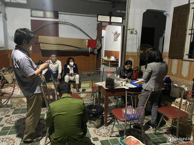 Nghệ An: Điều tra nguyên nhân 5 người ngộ độc sau bữa rượu ảnh 1