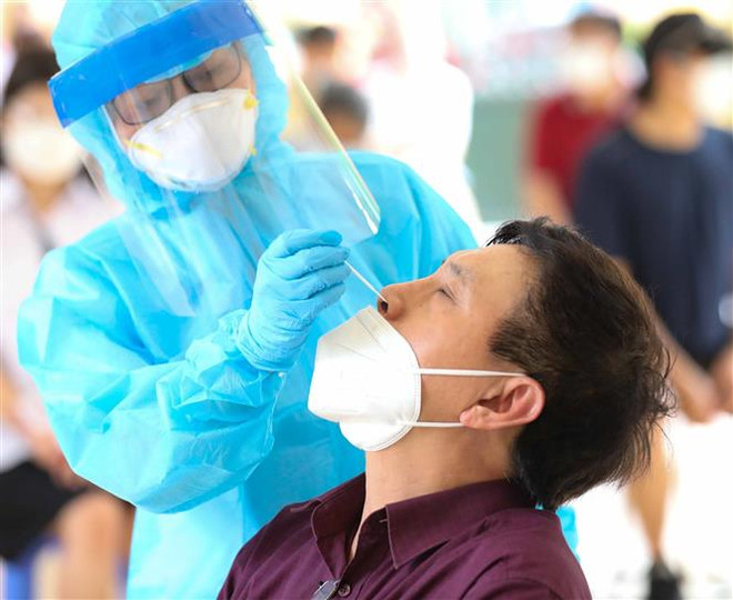 Hà Nội tăng tốc xét nghiệm, tiêm vaccine phòng COVID-19 ảnh 1