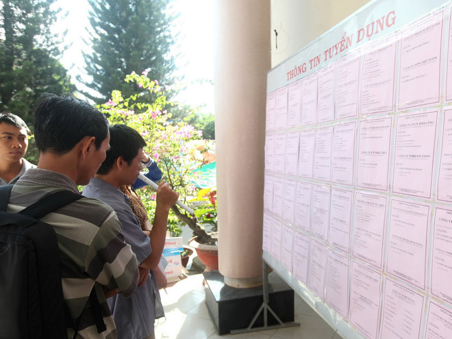 Người lao động vẫn "sính" trung tâm giới thiệu việc làm tư nhân ảnh 1