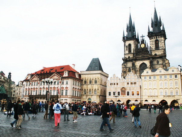 Cuộc chiến giữa các hướng dẫn viên du lịch tại Séc ảnh 1