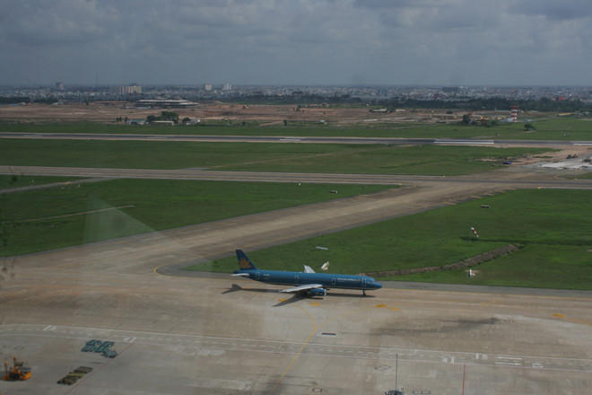 Tạm giao gần 20ha sân đỗ tàu bay quân sự tại cảng Tân Sơn Nhất ảnh 1