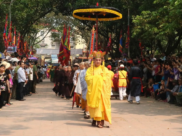 Đoàn rước về làm lễ tại Đền Đô. (Ảnh: Thanh Thương/TTXVN) Bắc Ninh: Lễ hội Đền Đô-Âm vang hào khí Thăng Long ảnh 1