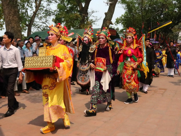 Đoàn rước về làm lễ tại Đền Đô. (Ảnh: Thanh Thương/TTXVN) Bắc Ninh: Lễ hội Đền Đô-Âm vang hào khí Thăng Long ảnh 2