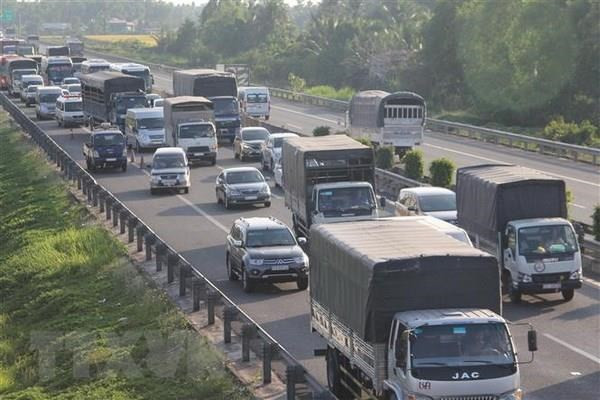 Phương tiện lưu thông trên cao tốc Thành phố Hồ Chí Minh-Trung Lương. (Ảnh: Bùi Giang/TTXVN) Đề xuất sớm mở rộng cao tốc Thành phố Hồ Chí Minh-Trung Lương ảnh 1