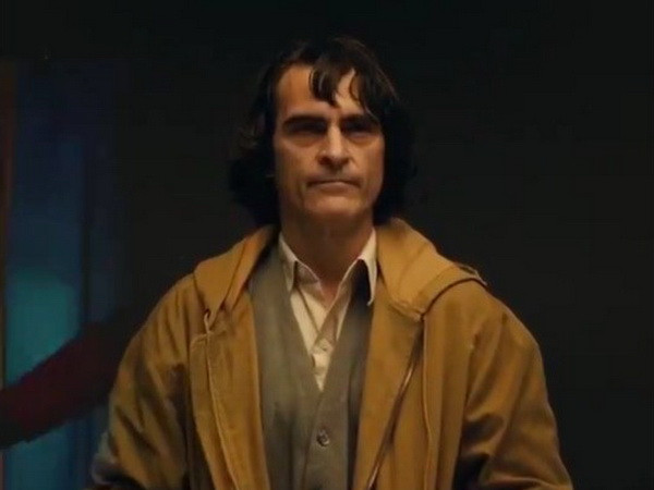 DC lấy lại tinh thần nhờ dung mạo Joker của Joaquin Phoenix ảnh 1