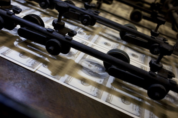 Một số nước chỉ có thể "sống chung" với số nợ công lớn ảnh 1