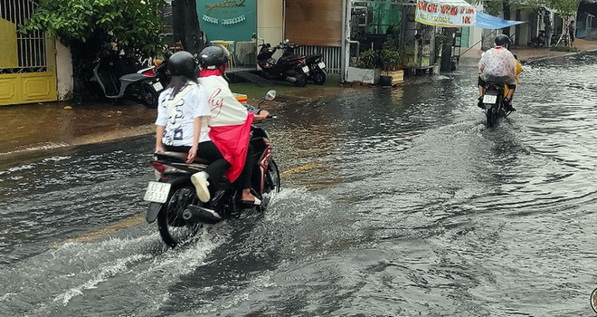 Sóc Trăng: Mưa lớn kéo dài làm ngập nhiều tuyến đường nội ô ảnh 1