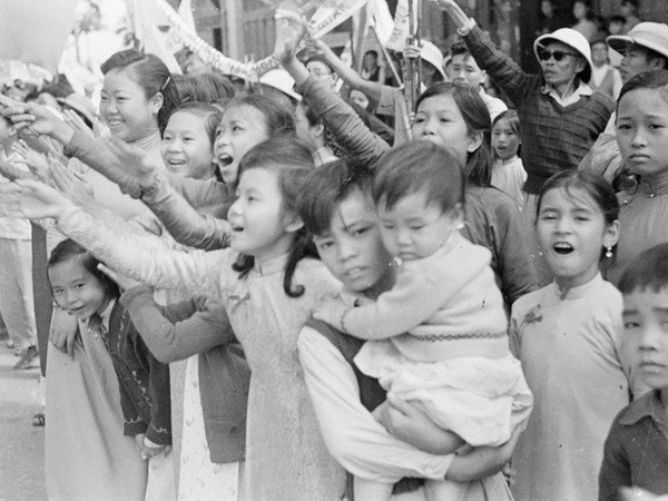 Ngọn lửa nhiệt huyết thanh niên xung phong tiếp quản Thủ đô ảnh 1