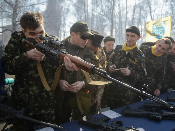 Ukraine dồn lực nâng cấp vũ khí trong thời gian ngừng bắn ở Donbass ảnh 1