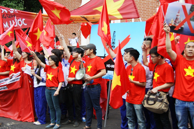 [Photo] Người Việt tại Liên bang Nga quyên góp ủng hộ biển đảo ảnh 2