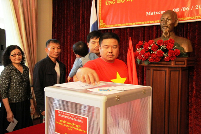 [Photo] Người Việt tại Liên bang Nga quyên góp ủng hộ biển đảo ảnh 8