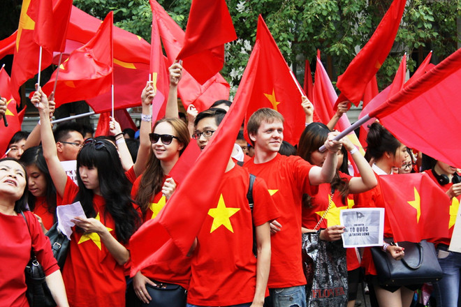 [Photo] Người Việt tại Liên bang Nga quyên góp ủng hộ biển đảo ảnh 3